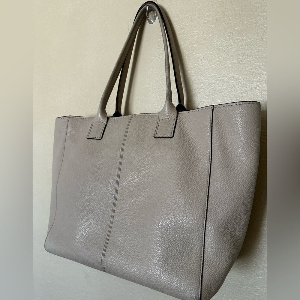 Kate Spade -Large handbag with matching wallet. Kept is duster bag - Picture 10 of 10